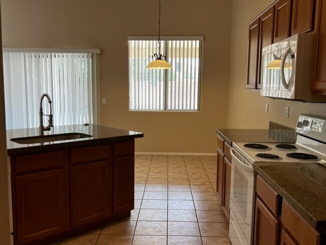 Building Photo - Great home in Sun Groves!