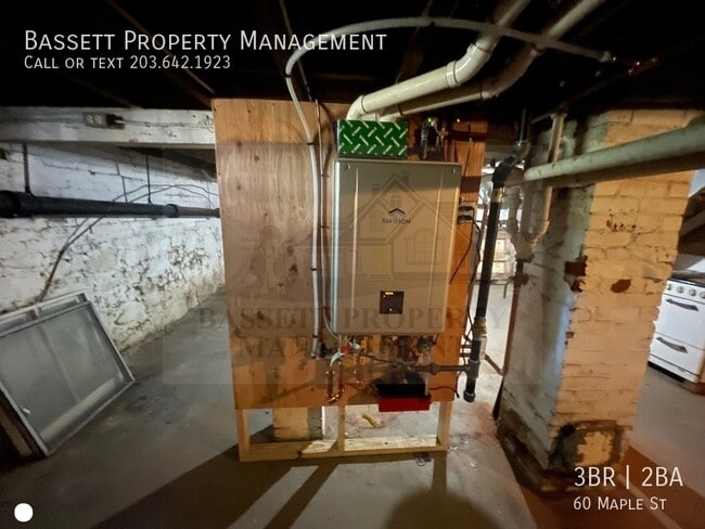 Building Photo - 60 Maple St