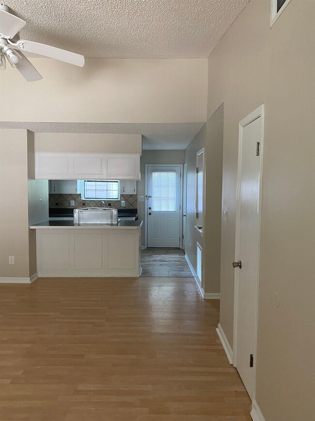 Building Photo - 5367 Dawn Ct