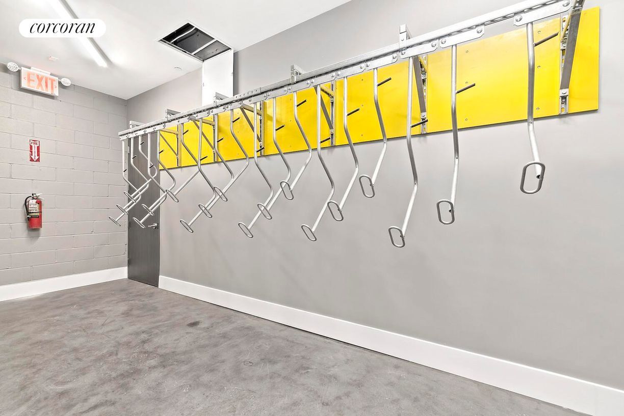 Building Photo - 322 Gates Ave