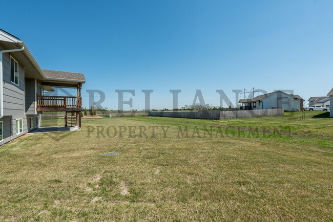 Building Photo - 1558 N Aster Cir