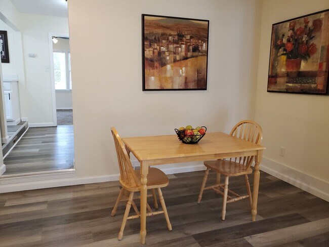 Building Photo - Beautiful remodeled 3BR, 1.5 Bth with garage and fenced backyard with newer stainless appliances