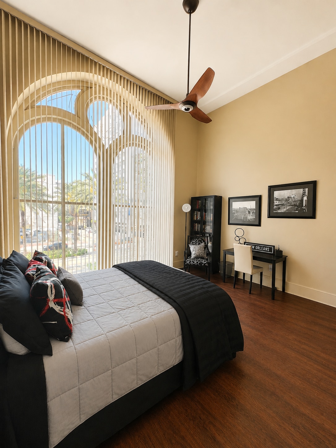 2nd Bedroom 3 amazing windows - 1201 Canal St
