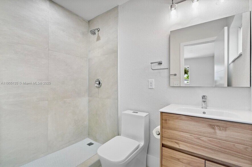 Building Photo - 4220 SW 21st St