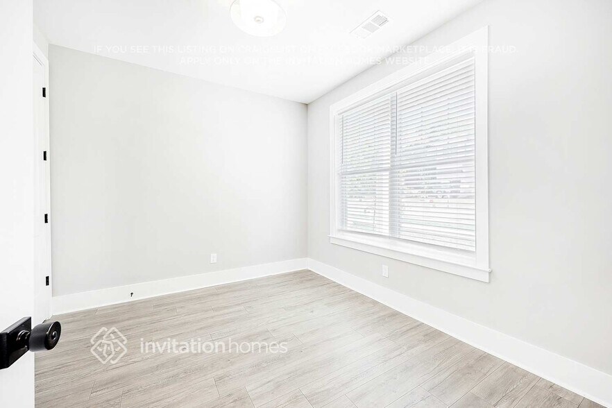 Building Photo - 647 Vernon Ave