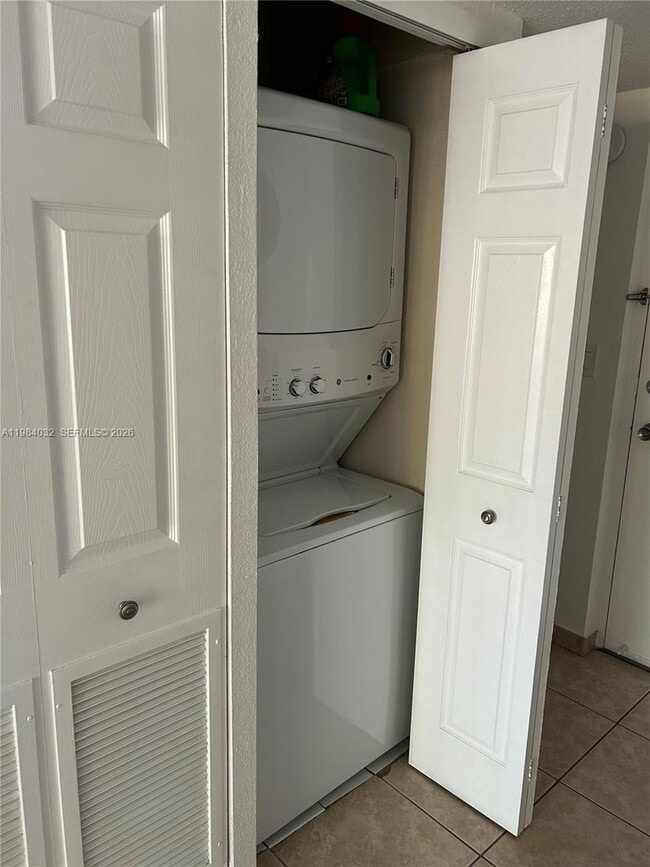 Building Photo - 7450 Miami Lakes Dr