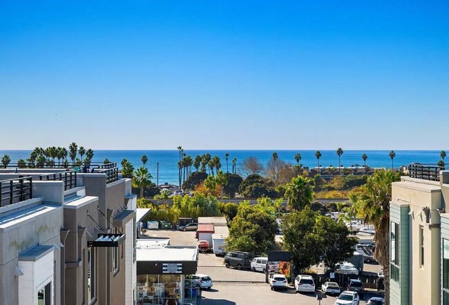 Building Photo - 1562- Vista del Mar Way