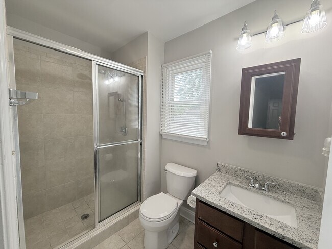 Building Photo - 3003 Amidon Dr