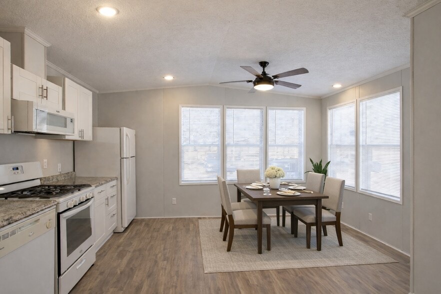 Building Photo - 52150 Lexington Ln