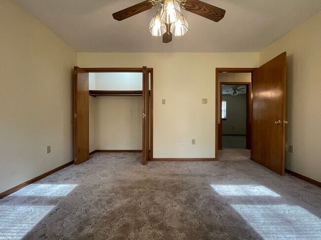 Building Photo - Move-in Special in Sherwood!