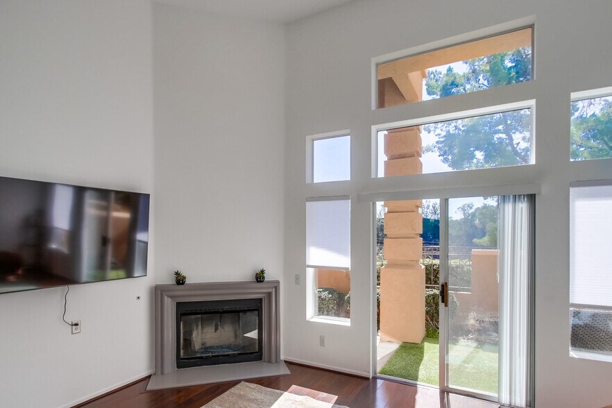 Building Photo - 7140 Calabria Ct