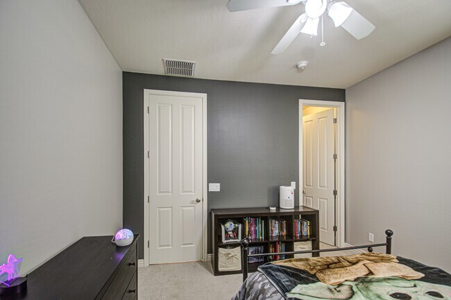 Building Photo - 3016 N Glenview