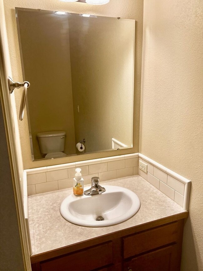 Building Photo - "Luxury Living: Stunning home with marble counter tops & Fireplace!"