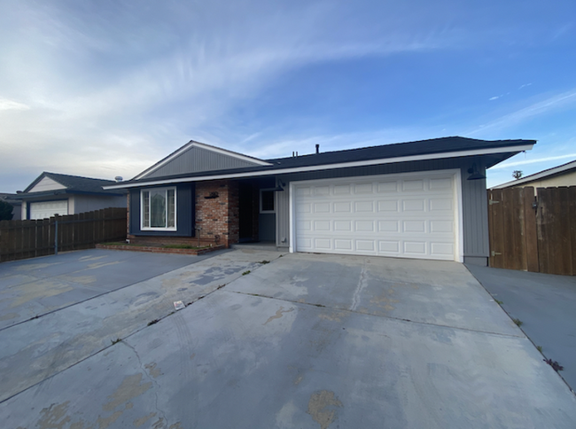 Primary Photo - 1810 Thelborn Way