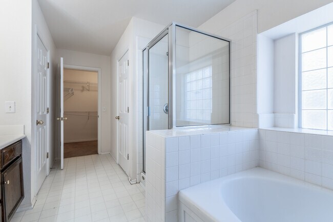 Building Photo - 5700 SE 87th St