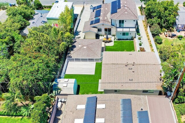 Building Photo - 541 San Dieguito Dr