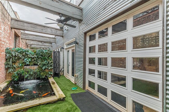 Building Photo - 320 Peters St SW