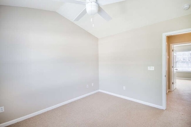 Building Photo - Updated Townhouse