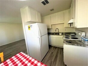 Building Photo - 82075 Country Club Dr