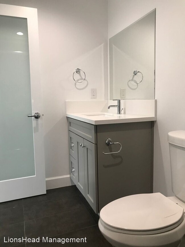 Building Photo - 4557 Rosewood Ave