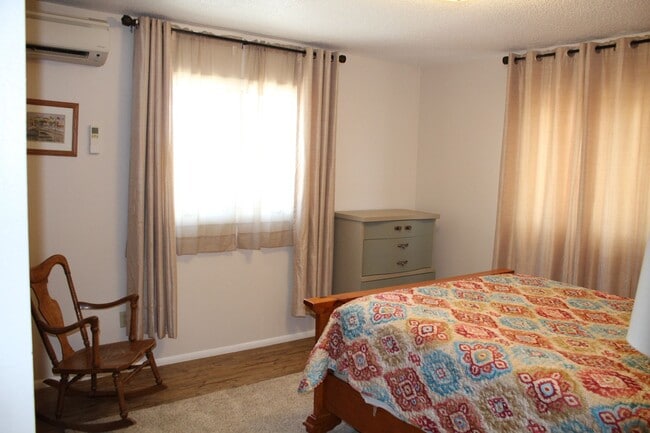 Building Photo - Furnished Month to Month Corporate Short Term Extended Stay Apartment