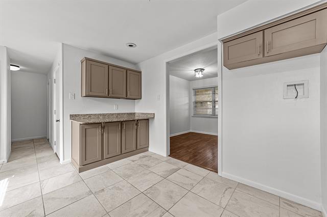 Building Photo - 8604 Graywood Dr