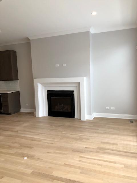 Building Photo - 4 bedroom in Chicago IL 60657