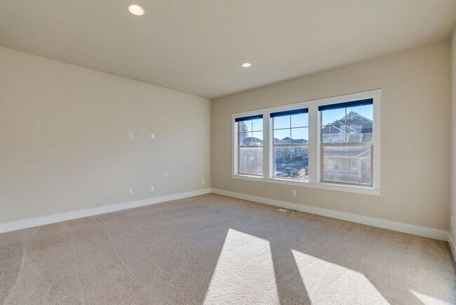 Building Photo - 11741 SW Barcelona St