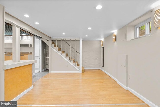 Building Photo - 11 E Rosemont Ave