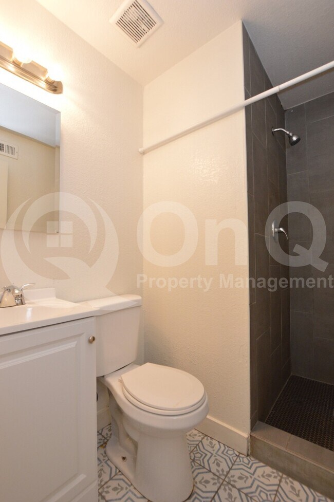 Building Photo - 6044 N 21st Ave