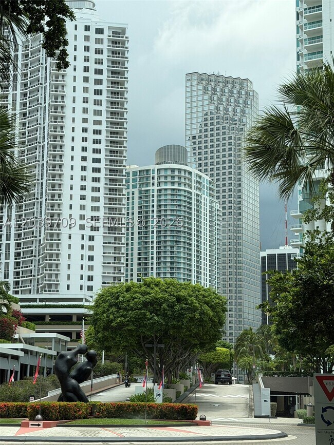 Building Photo - 540 Brickell Key Dr