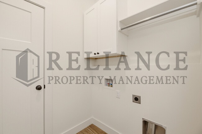 Building Photo - 731 Elmwood St