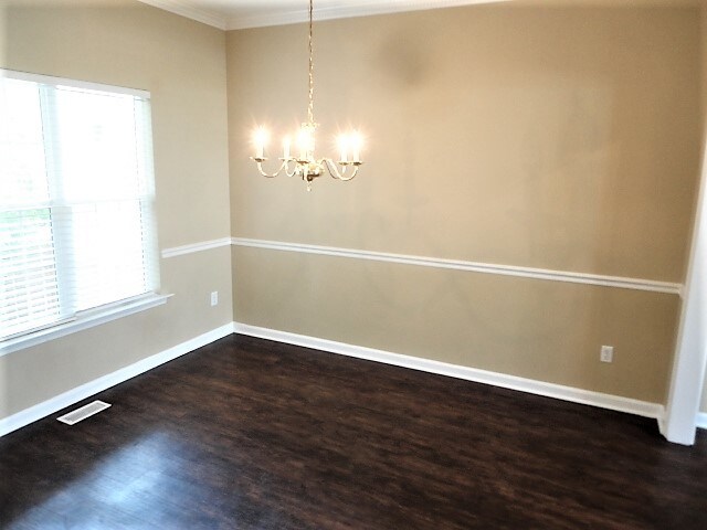 Building Photo - 640 Hanska Way