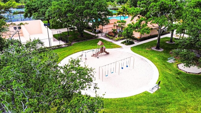 Building Photo - 1613 16th Way