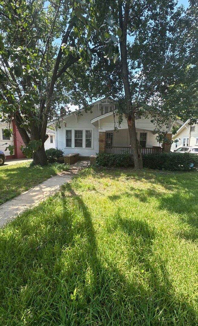 Primary Photo - 1738 Damon St