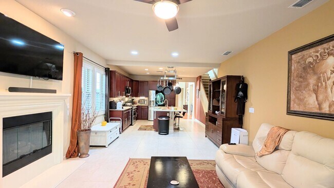 Building Photo - Beautiful Executive Rental in West Sacramento!