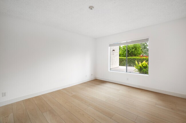 Building Photo - 1109 Summertime Ln
