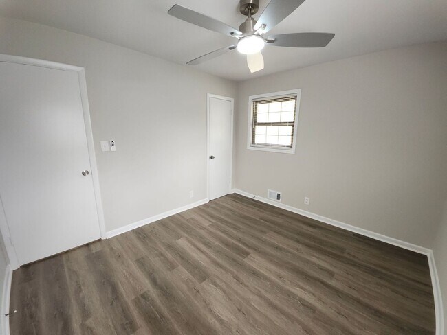 Building Photo - 5370 Longmeadow Ln