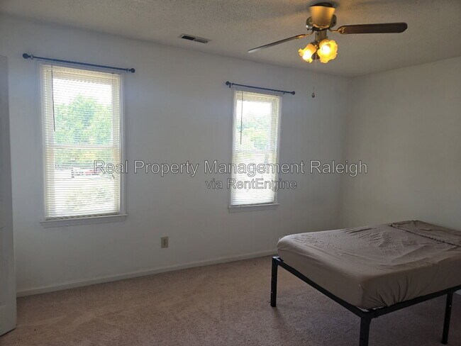 Building Photo - 4130 Kaplan Dr
