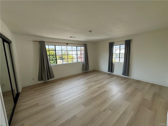 Building Photo - 526 S Catalina Ave