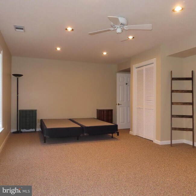 Building Photo - 2325 Majestic Ct