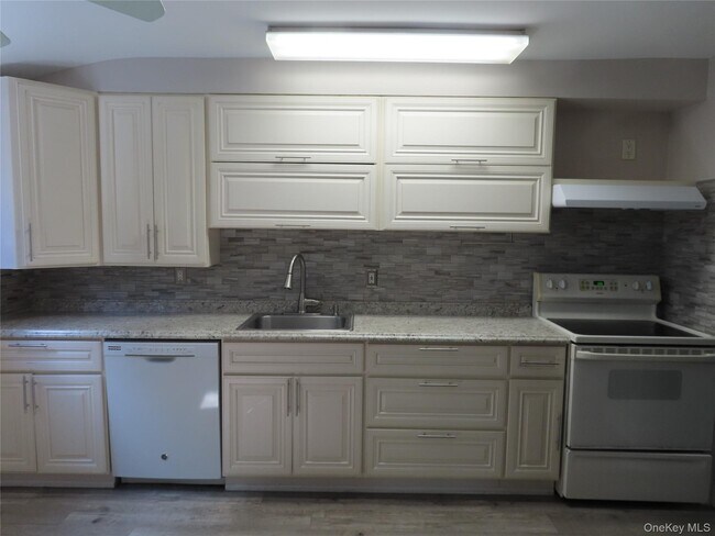 Building Photo - 1210 Smithtown Ave