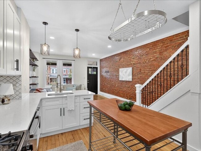 Building Photo - Gorgeous 4 Bedroom 2.5 Bathroom Available in Lancaster City