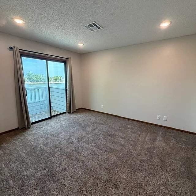 Building Photo - 1007 N Lakewind St