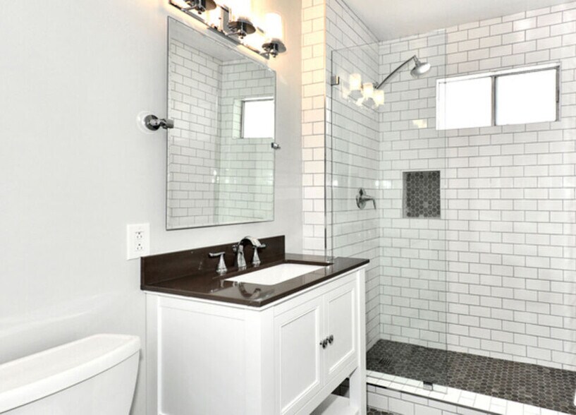 Building Photo - 2427 Centinela Ave
