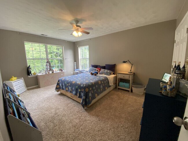 Building Photo - 2544 Penshurst Way