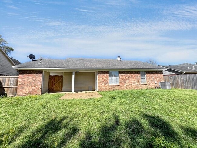 Building Photo - 5880 Waverly Dr