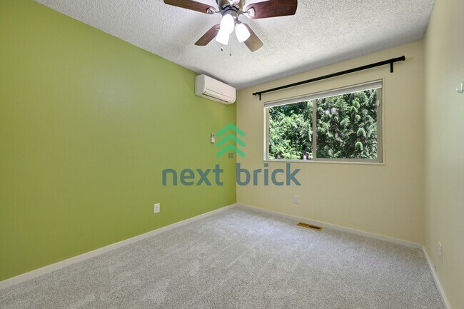 Building Photo - Expansive 4-Bedroom Sammamish Residence w/ Private Guest Suite & Included internet and landscaping.
