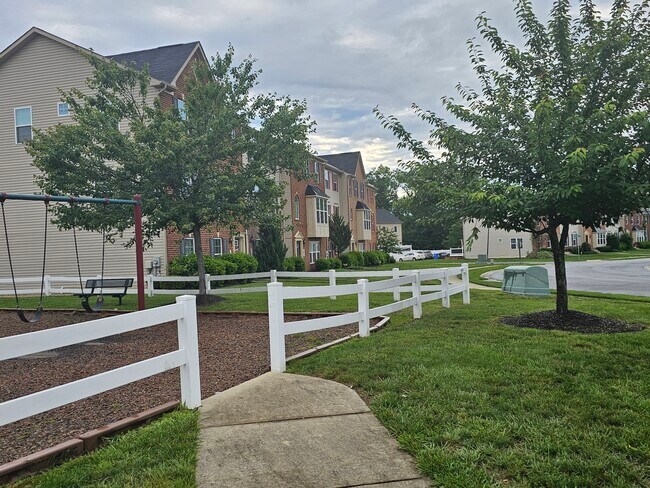 Building Photo - 109 Wheatfield Dr