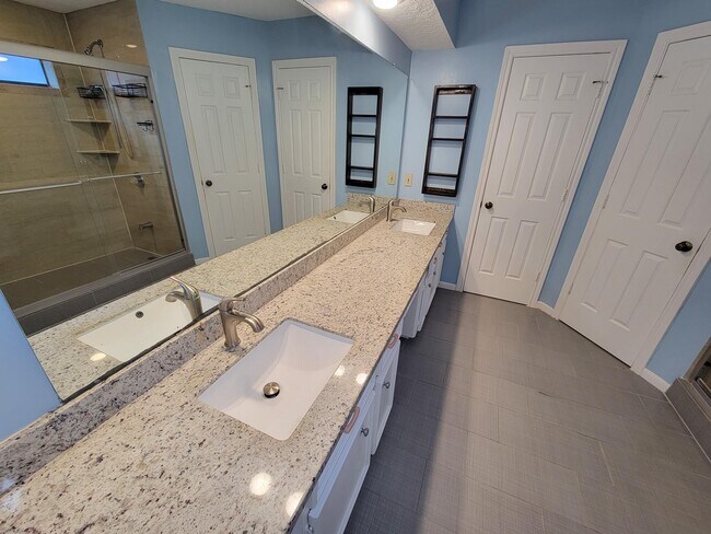 Building Photo - 17326 Ponderosa Pines Dr